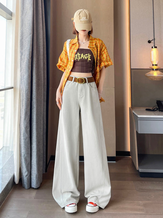 YEEYEEWang Dad Curved Jeans in Taupe Gray, Asian-fit cut, full-body front standing wear look with beige cap, plaid shirt and brown belt, floor-grazing wide drape.