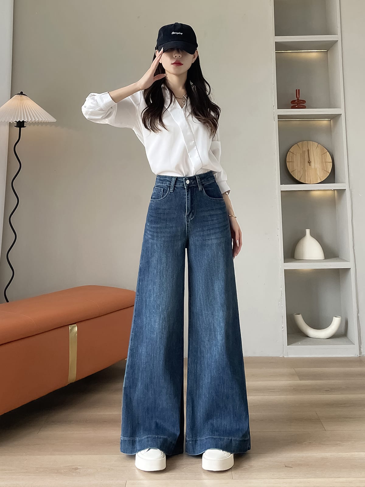 YEEYEEWang 플리스 안감 빈티지 블루 와이드레그 진, 아시안 핏 컷, 전면 라이프스타일 룩।