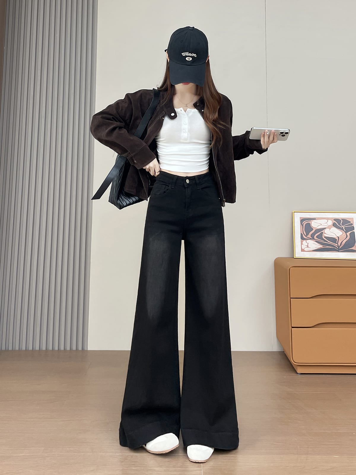 YEEYEEWang 플리스 안감 솔리드 블랙 와이드레그 진, 아시안 핏 컷, 다이내믹한 포즈।